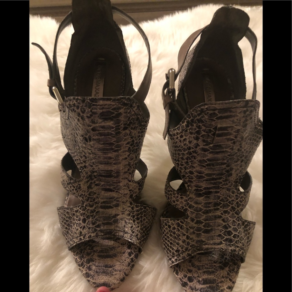 BCBG gray snakeskin high heels, Sz 10 medium